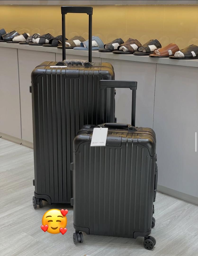 Julie Closets-Luggage black-category-image